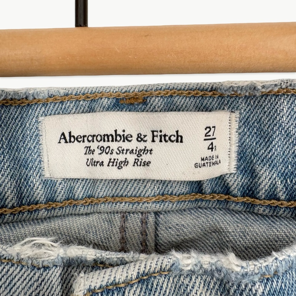 Abercrombie 90s Straight Ultra High Rise Jeans Size 27 Light Wash Denim - Picture 2 of 11